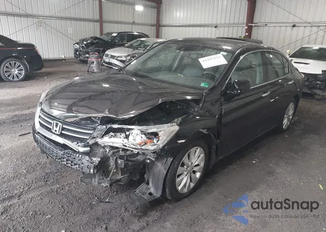 2015 Honda Accord Touring z USA, uszkodzony, nr VIN 1HGCR3F96FA008943